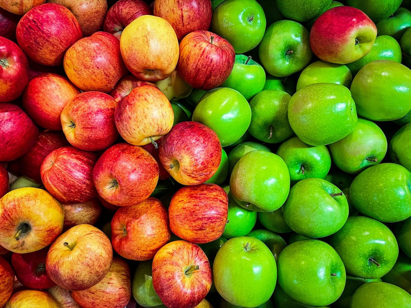 red and green apples